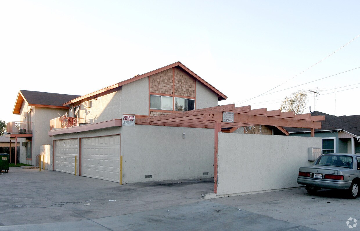 Primary Photo - 612 N Grand Ave