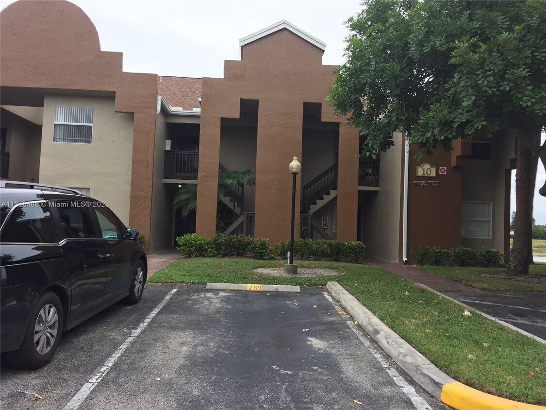 421 SW 113th Way Unit 421, Pembroke Pines, FL 33025 Condo for Rent in
