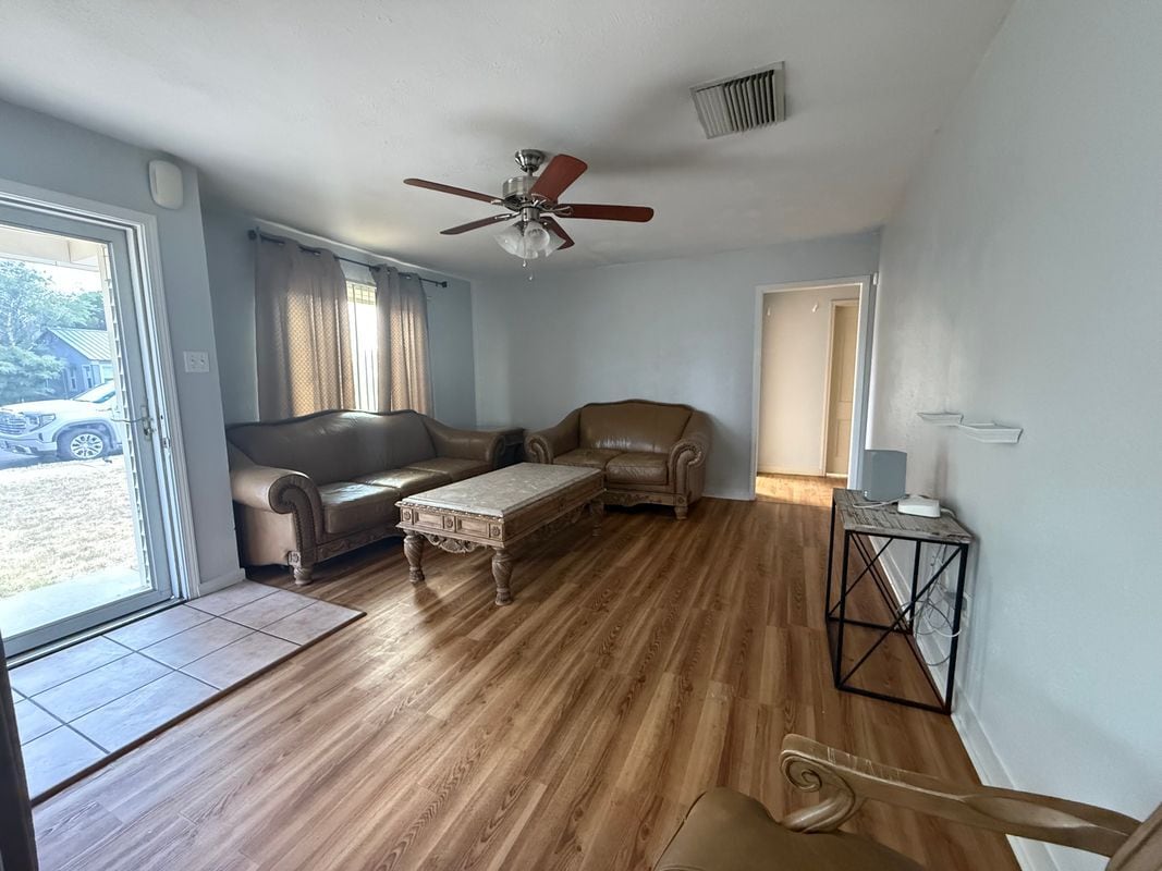 Foto del edificio - 906 W 24th St