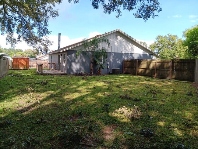 Building Photo - 357 Santiago Ct