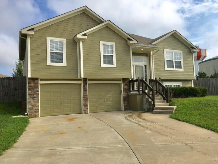 1613 NW Hilltop Ln, Grain Valley, MO 64029 House Rental in Grain Valley, MO