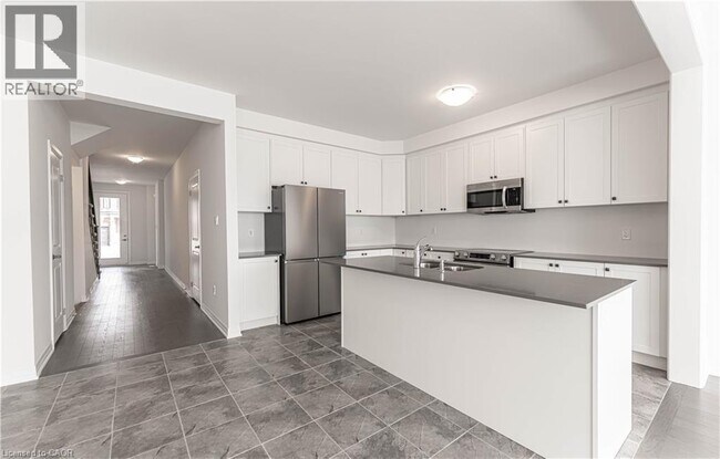 Building Photo - 32 Blain Dr
