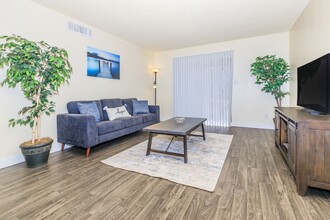 Lemon & Pear Tree Apartments photo'