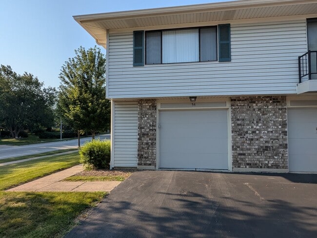 Building Photo - 34 N Salem Dr