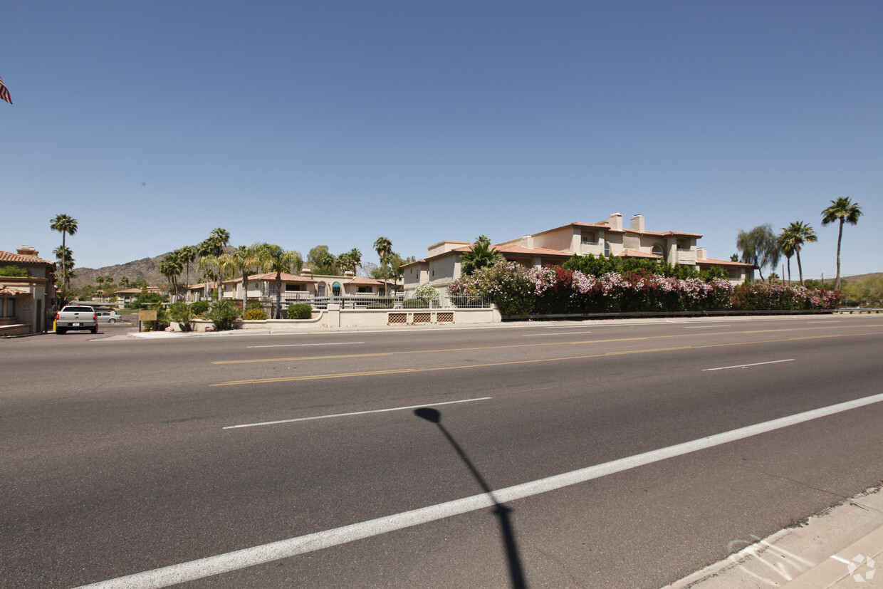 Foto del edificio - 10410 N Cave Creek Rd