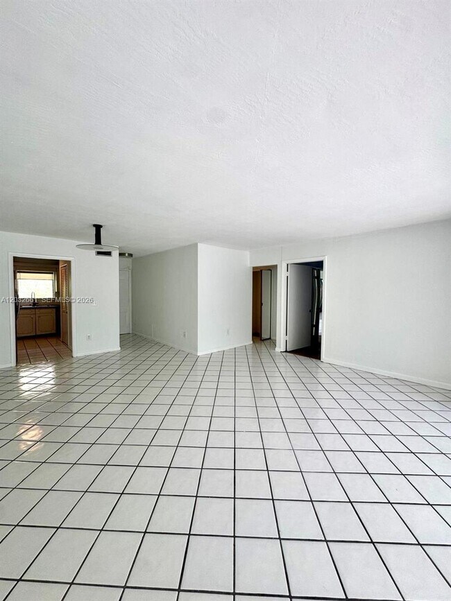 Foto del edificio - 2501 S Ocean Blvd