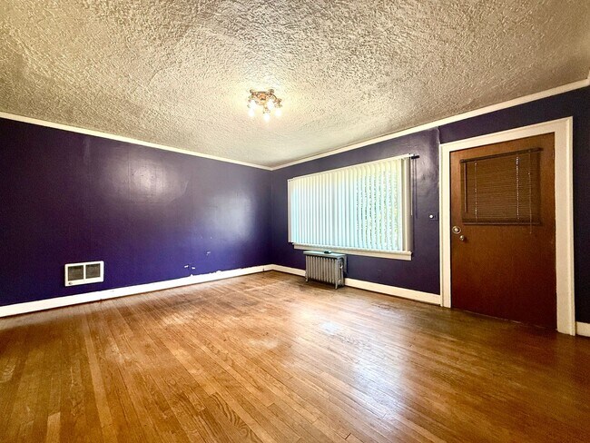 Building Photo - Live in the Heart of Portland’s Buckman Ne...