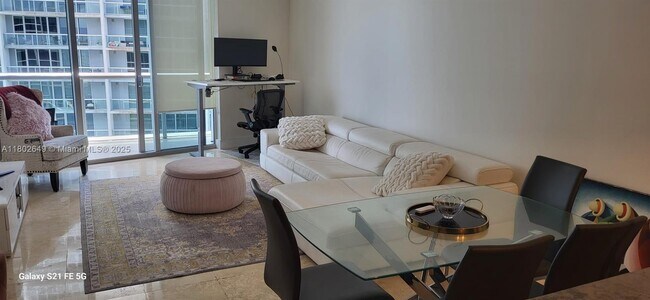 Foto del edificio - 475 Brickell Ave