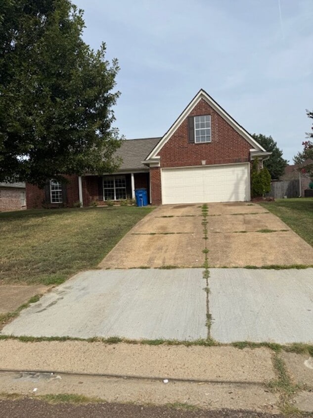 Renovated 4 Bedroom 2 Bath Home with Upsta... - Renovated 4 Bedroom 2 Bath Home with Upsta...