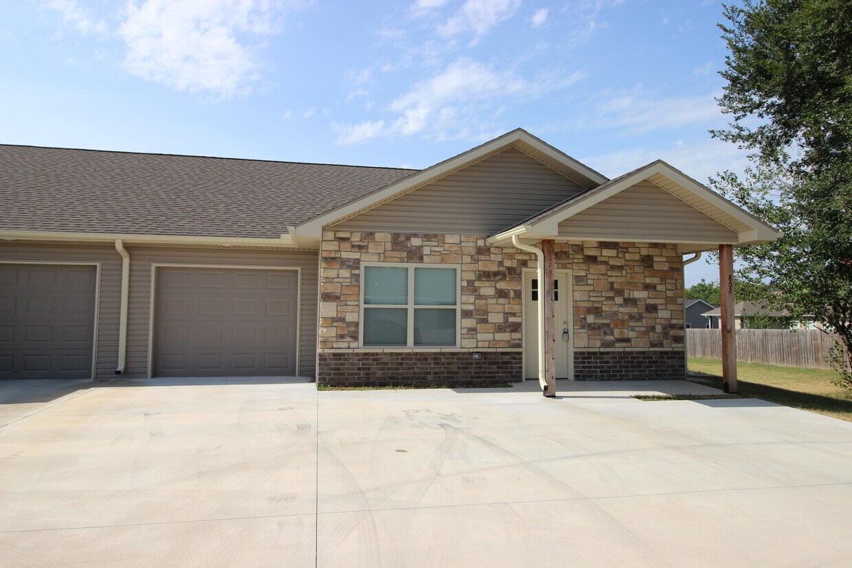 802 Neosho Heights Ave, Neosho, MO 64850 House Rental in Neosho, MO