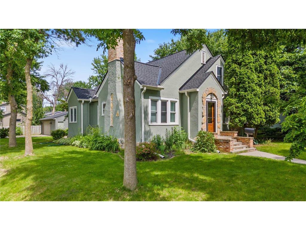 Foto principal - 1838 York Ave N