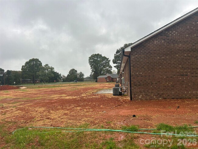 Foto del edificio - 3303 Paul Elmore Rd