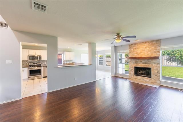 Building Photo - 9200 Warren Dr