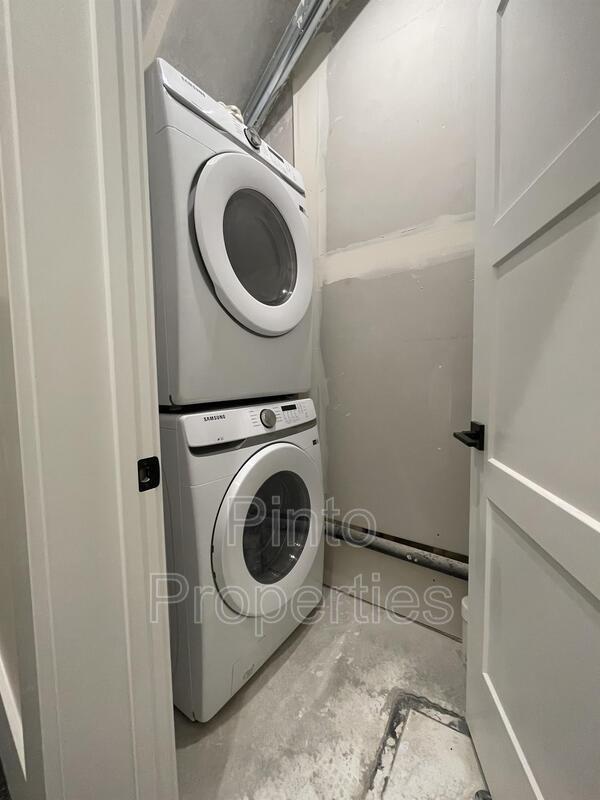 Building Photo - 8717-8110 110 St NW