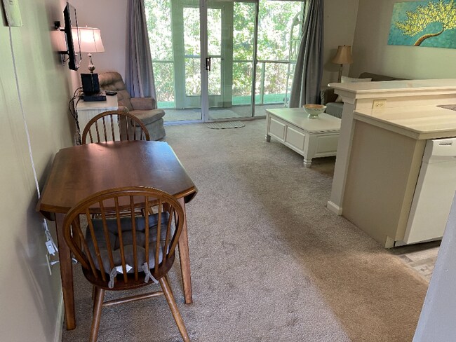 Foto del edificio - 1290 White Tree Ln