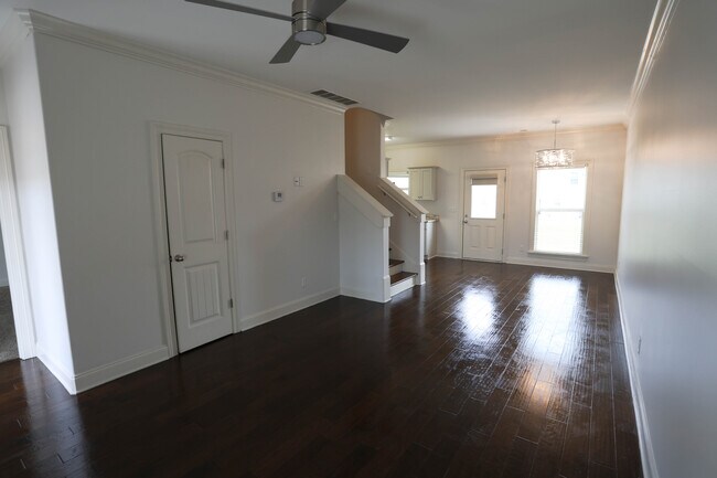 Foto del edificio - 308 Paul T Cir