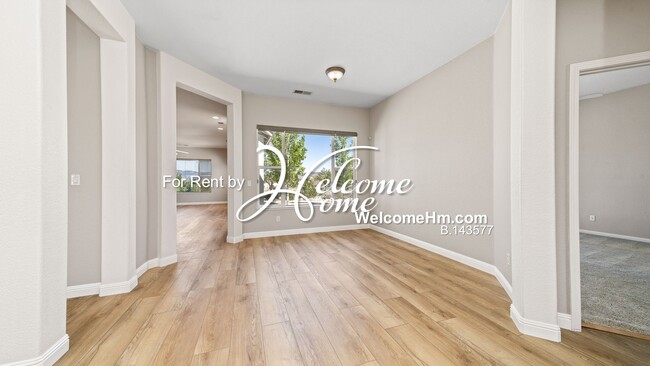 Building Photo - Updated Southwest Vistas home with Panoram...