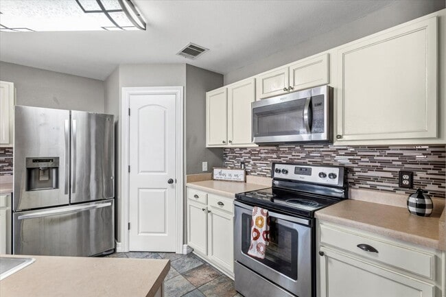 Building Photo - 208 Rock Hound Ln