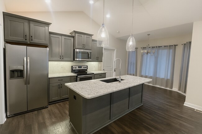 Foto del edificio - Spacious 4 Bedroom Home with Basement and Wet Bar in Clearwater