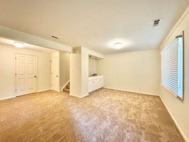 Foto del edificio - Three Story Townhome in Brittany Woods