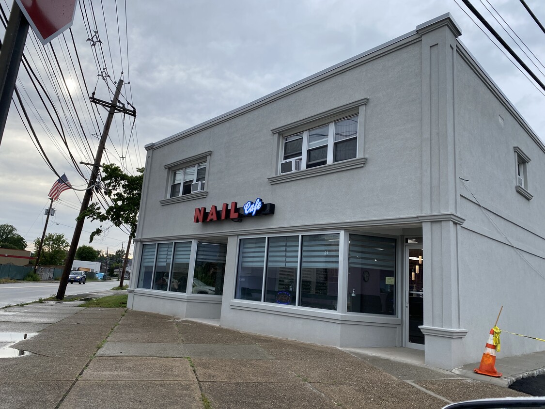 2nd floor apartment above Nail Cafe - 386 Main St