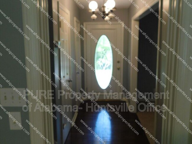 Building Photo - 11313 Mountain Crest Dr SE
