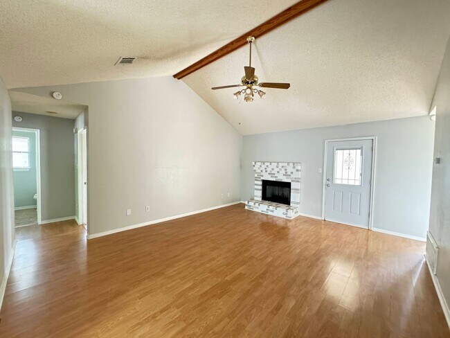 Foto del edificio - $500 GIFT CARD with 1 yr lease!!