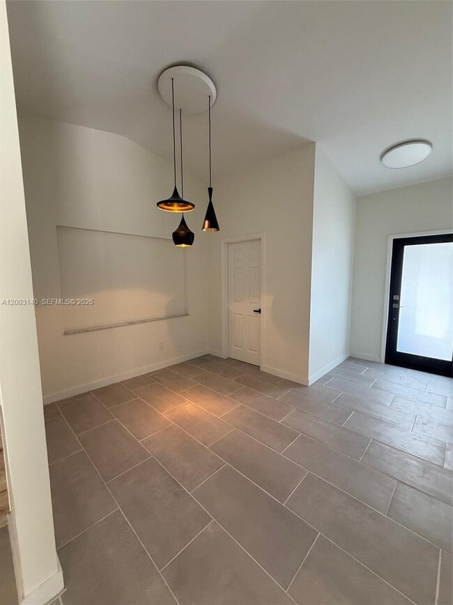 Building Photo - 531 SW 89th Ct