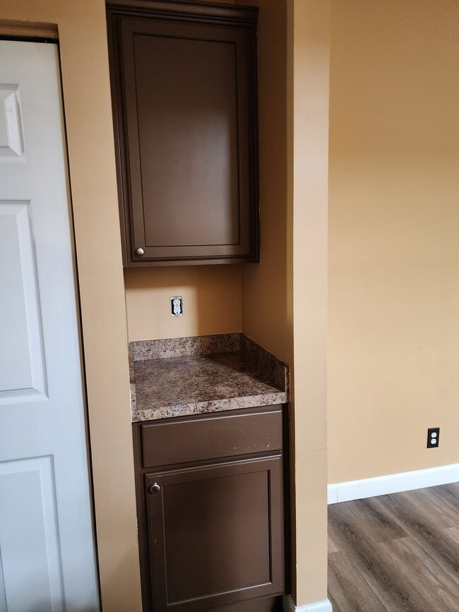 Building Photo - 1157 Goldfinch Ave