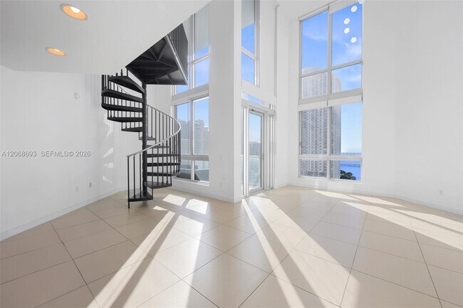 Foto del edificio - 300 S Biscayne Blvd