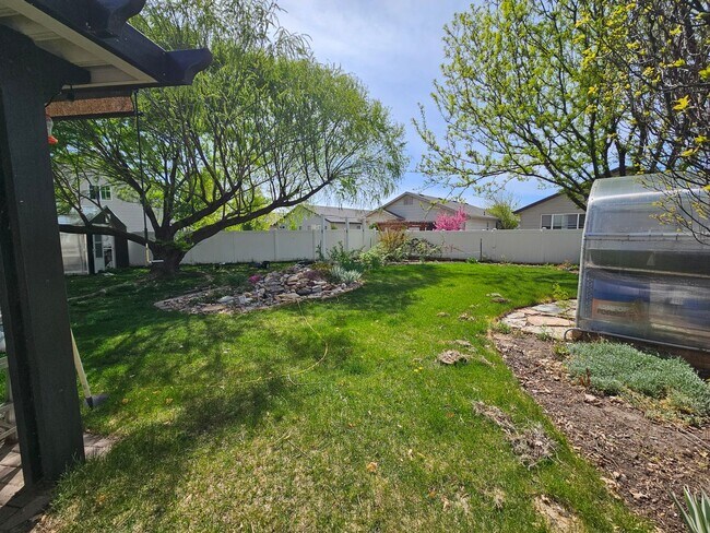 Foto del edificio - 3 Bedroom, North Salt Lake Gem with RV Parking, Workshop & Spacious Backyard Retreat