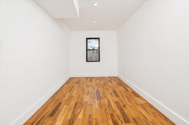 Foto del edificio - 218-36 133rd Rd