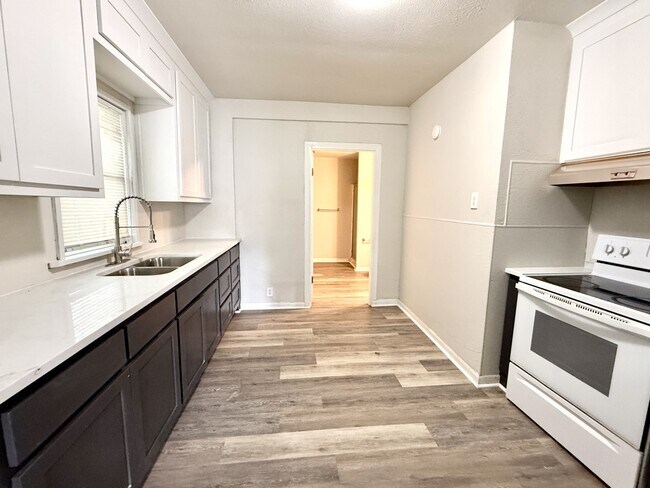 Building Photo - 309 3rd St