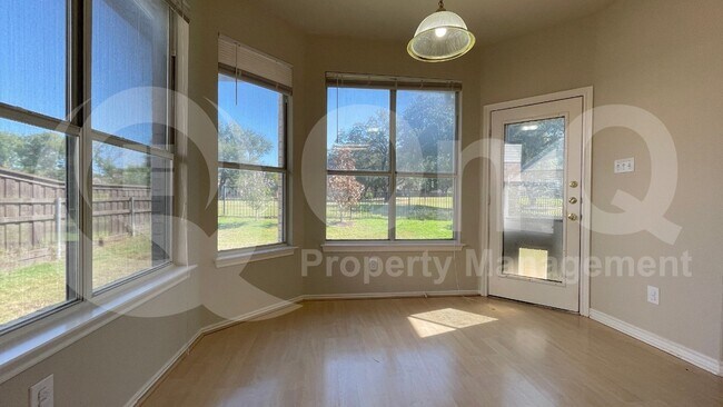 Foto del edificio - 5212 Lakeland Dr