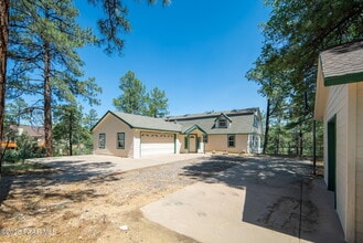 Building Photo - 847 Clubhouse Dr