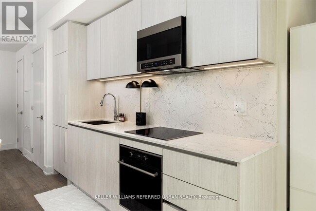 Building Photo - 8 Cumberland St