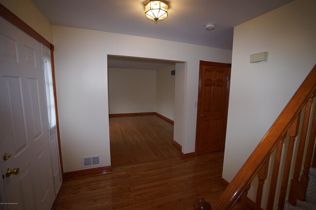 Building Photo - 9 Hidden Pond Ln