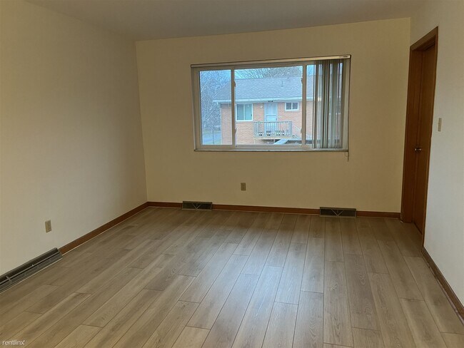 Foto del edificio - 2 br, 1 bath Triplex - 621 Broad St