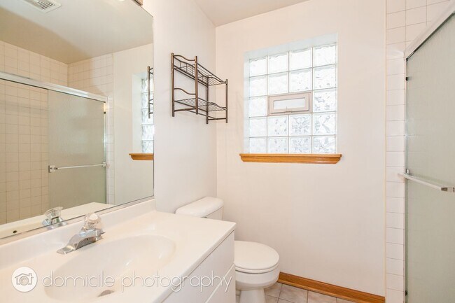 Foto del edificio - 1534 N Claremont Ave