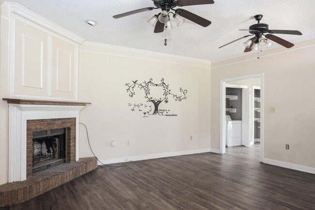 Building Photo - 680 Herring Dr