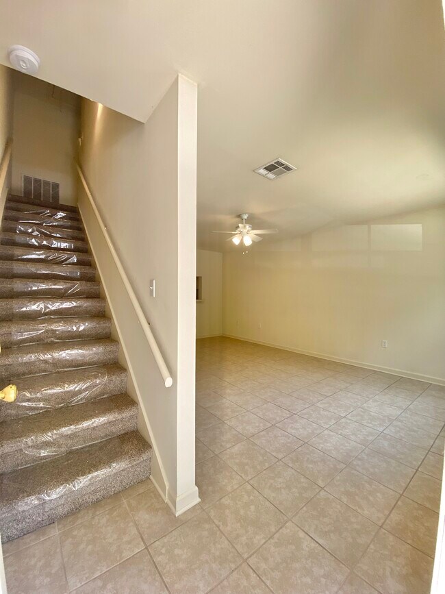 Building Photo - 43087 W Pleasant Ridge Rd