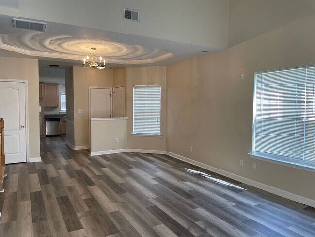 Foto del edificio - Spacious 4-Bedroom End-Unit Condo in Virgi...