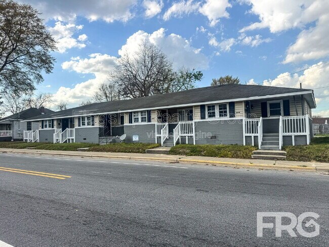 Building Photo - 600 Howell St