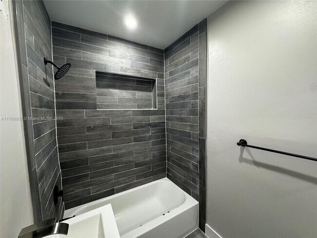 Foto del edificio - 2377 NW 35th St