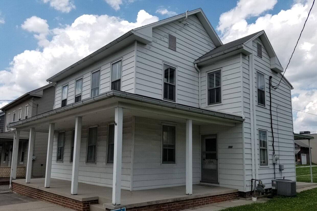 588 Baltimore St, Hanover, PA 17331 House for Rent in Hanover, PA