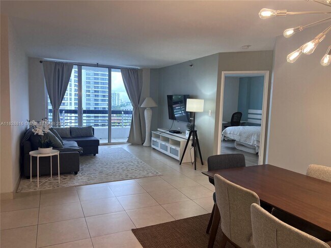 Foto del edificio - 3600 Mystic Pointe Dr