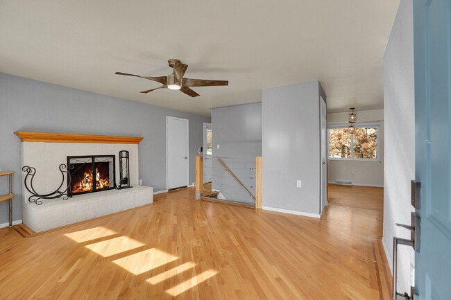 Foto del edificio - $2,895.00 - $300 OFF First Months' Rent - 5 Bedrooms, 2 Bathrooms, Single Family Home in Broomfie...