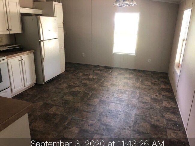 Building Photo - 106 Charter Ct