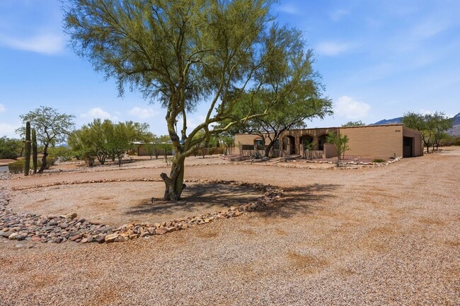 Building Photo - 4 Bedroom Home on 1 Acre Lot