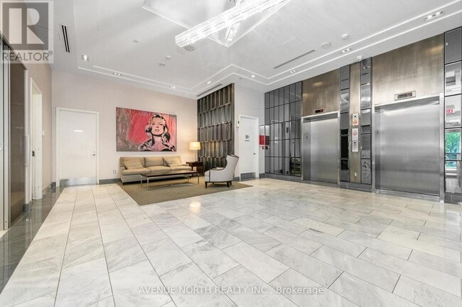 Building Photo - 300 Lisgar St